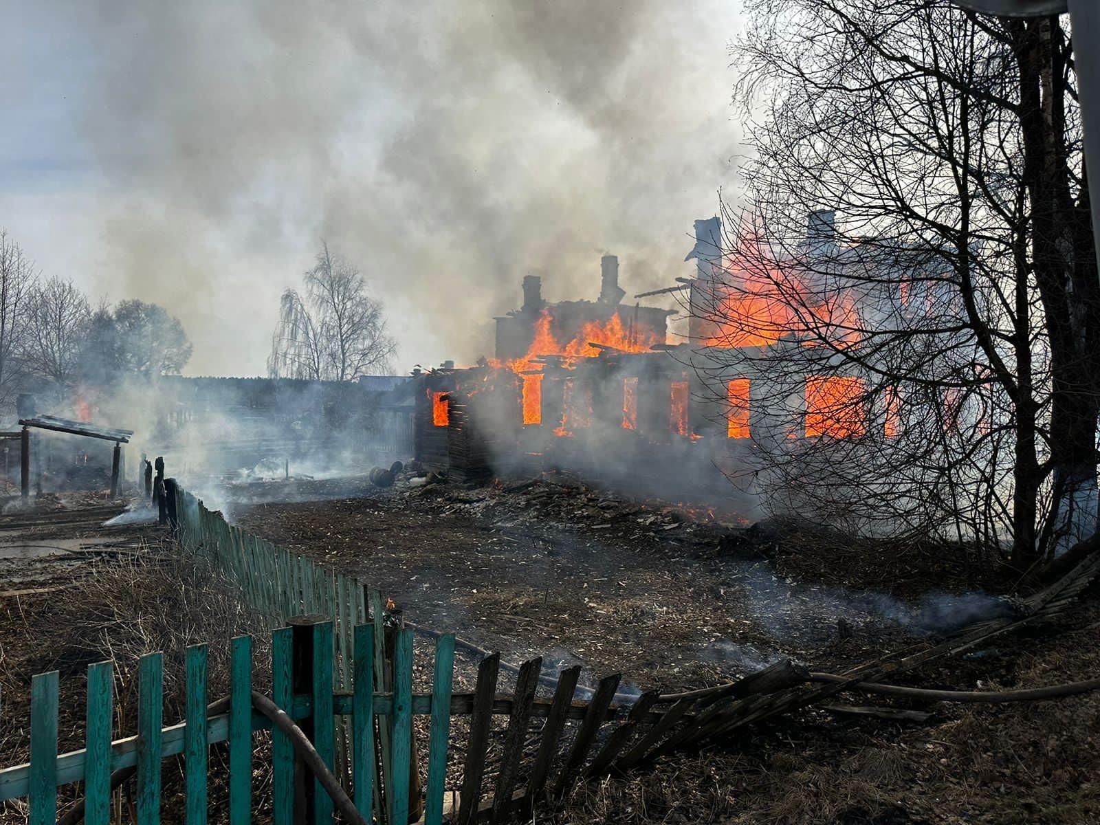 Жилой дом вспыхнул в Кичменгском Городке: погиб мужчина